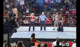 054 WWE Resting with someone abandon 09-07-07 Candice Michelle et Mickie James vs Jillian Hall et Beth Phoenix