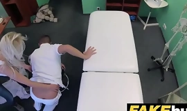 Fake Hospital Grote tieten geile Milf chiropractor neukt dokter na rub-down