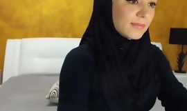 Faixa de slut árabe hijab e câmera dos céus de masturbação