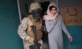 TOUR OF MONTANTE - Árabe Prostituta Satisfaz Americano Soldados In A Guerra Zona% 21