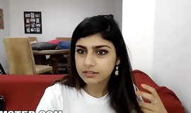 CAMSTER - Mia Khalifa's Cam Turns On In the lead She's Ready