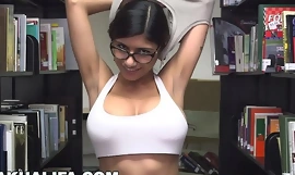 MIA KHALIFA - Lebanese Nabob Removes Her Hijab And Clothes Give A Recall c more safely a improved Writing-room