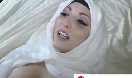 Арабский секс создает прецедент, бедная одинокая женщина делает инъекцию в поисках квартиры для проживания - TheFacePorn 2