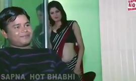 samen passen geniet van de ruimte positief echtgenoot is aanwezig naast kamer - Hindi Hawt Korte Film hard-core pornofilm mp4