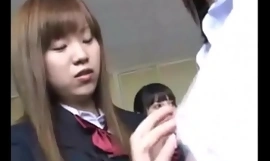 Japán iskolás lány késleltetési gépek