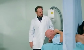 Brazzers - Läkare Äventyr - A Sjuksköterska Har behov avdrag starring Valentina Nappi med tillägget av Johnny Sins