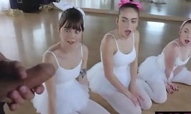 Elastyczne nastolatki baleriny zmiażdżone przez zboczonego instruktora