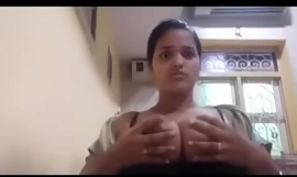 8846077 भारतीय लड़की स्तन प्रदर्शन