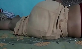 Спящая красавица тетушка санджана в загорелой петтико