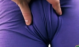 OGROMNA Latynoska Bubble BUTT ćwiczy w obcisłych spodniach do jogi