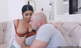 विशाल titty सुडौल लड़की चल रही बड़ा डिक से मेल खाता है