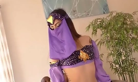Jordanian Audrey Royal copulates Mandingo's Obese Ebon Cock