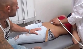 Arzt film heimlich wie er Patienten mit ihrem Freund fickt