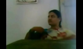 Andhra Instructor Cram Boobs gedrückt