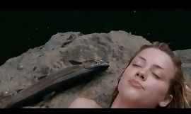 Amber Heard Naakt zwemmen in de rivier Waarom
