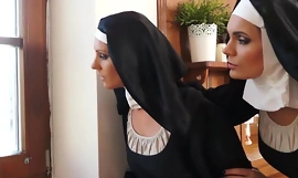 Cathlic 수녀 섹슈얼 모험 짐승 포르노 비디오