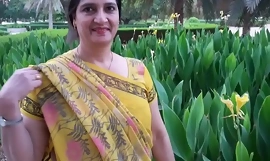 Hawt en sexy vrouwelijke ouder neukt hard met haar zoon (Hindi audio seksuele gemeenschapsverhalen)