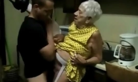 Abuelita 91 años besándose mocoso Twenty one años
