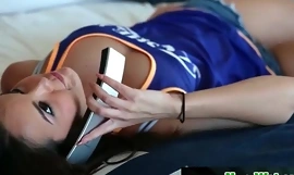 Нуру масажа са сисастом јапанском масерком која сиса клијентов курац 29