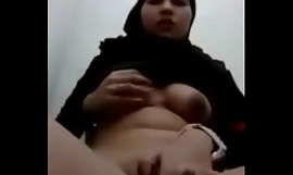Jilbab Masturbasi Colmek di WC Del 1- Colmek (dot) me