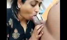 TAMIL WIFE Engulfing YOUNG LOVERS DICK