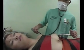 BDSM κατασκευή έλεγχος ασύνδετος με περίεργο γιατρό που απεικονίζει