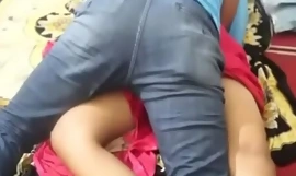 indijska djevojka spavaća soba romantika sa njezinim dečkom