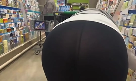 Mom at Walmart Fat 엉덩이 See Through Wedgie
