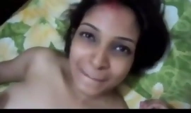 Gadis Telugu berbadan panas