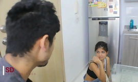 Hij neukt haar - porno far Spaans