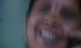 Ινδικές τελούγκου θείες πιπιλίζουν μάθουν να ταιριάζουν