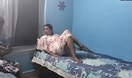 Bengalski polusestra erotski seks sa mladim polubratom!