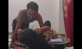 Heet mooi MILF bhabhi rollenspel seks met onschuldig devar bengali seks pic