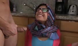 MIA KHALIFA - Arab Adult movie star Toys Her Cum-hole On Webcam For Her Fan