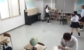 RTP-010 baise à l'école japonaise