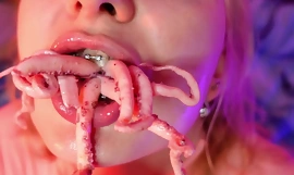 mærkelig MADFETISH blæksprutte spiser video (Arya Grander)