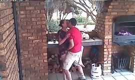 Spionkamera: not oneself fanget i at kneppe på verandaen i naturreservatet