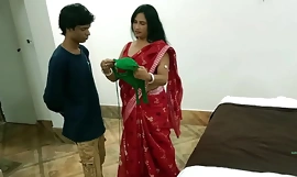 Il giovane ragazzo indiano che vende reggiseni scopa la magnifica suocera india! Sesso bollente