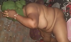 Бенгалска жена се јеба са домом скоро насамо са мужем