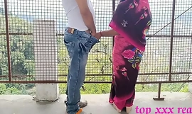 Hard-core Bengálský hot bhabhi úžasný venkovní sex v růžovém sárí ve všech směrech chytrý zloděj! Hard-core hindský webový seriál sex Poslední epizoda 2022