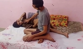 Después del sexo adolescente indio con su novio en el confab de sexo hindi pervertido