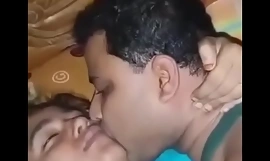 Bangladeshi alimentando Bristols gordos para o marido