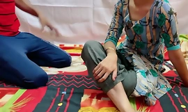 Tante geneukt door rijpe tiener Oud ei met Hindi audio full HD porno video