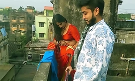 Индијски бенгалски милф Бхабхи прави секс са мужевима Индијски секс у веб серији са јасним звуком