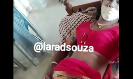 印度性感 CD Lara D'Souza 穿着红色纱丽