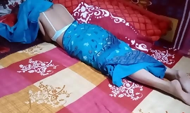 Blue Saree Bhabi Sex σε μαθητή (Επίσημο βίντεο από Localsex31)