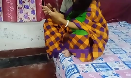Sonali Bhabi relaciones sexuales en sari verde (video oficial de Localsex31)