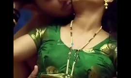 Liefhebbers van hete romantiek saree boob presing