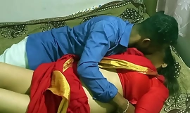 Ấn Độ nóng Mummy dì Giáng sinh vui vẻ ngày tình dục với cậu bé bánh xe ! Ấn Độ Xmas tình dục với saree đỏ
