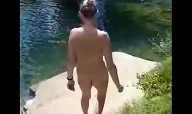 Milf alemana sandra en croacia en mreznica nadando desnuda